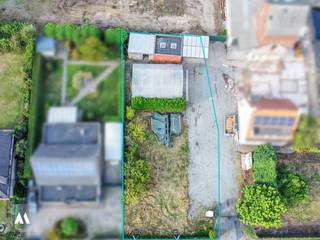<p><strong>Perceel bouwgrond van 490 m² voor halfopen bebouwing in Overbroek<br /></strong><br />Op zoek naar de ideale plek voor uw droomwoning? Dan is dit mooie perceel bouwgrond van 490 m² precies voor u. <br />Deze bouwgrond, lot 2, bevindt zich in de Kapelstraat in het centrum van Overbroek, nabij alle voorzieningen. Op slechts enkele minuten bereikt u de E19 richting Antwerpen en Breda, terwijl ook het station Noorderkempen vlot bereikbaar is.<br /><br />Met een straatbreedte van <strong>10 meter</strong> en een diepte van ca. <strong>47 meter</strong> is dit perceel uiterst geschikt voor het oprichten van een <strong>halfopen bebouwing</strong>. Er kan worden gebouwd met een gevelbreedte van <strong>7,40 meter</strong> en een bouwdiepte van <strong>17 meter</strong>. <br />Hiernaast is er in de zijtuin een zone voorzien voor het plaatsen van een carport en in de achtertuin een zone voor bijgebouwen, met een maximale oppervlakte van 40 m².<br /><br />De grond maakt deel uit van een goedgekeurde verkaveling met referentie OMV-2025064103, en is gelegen in een straat voorzien van alle nutsvoorzieningen.<br /><br /><strong>Troeven:</strong><br />✓ Perceel van 490 m²<br />✓ Vlotte bereikbaarheid<br />✓ Geschikt voor halfopen bebouwing<br /><br />De stedenbouwkundige voorschriften en het verkavelingsplan zijn beschikbaar op eenvoudig verzoek.<br /><br /><strong>Bijzonderheden</strong><br />De kosten voor opmeting, het opstellen van het plan en de verkavelingsakte zijn ten laste van de koper.<br /><br />📞 Interesse? Contacteer ons voor meer info!</p>