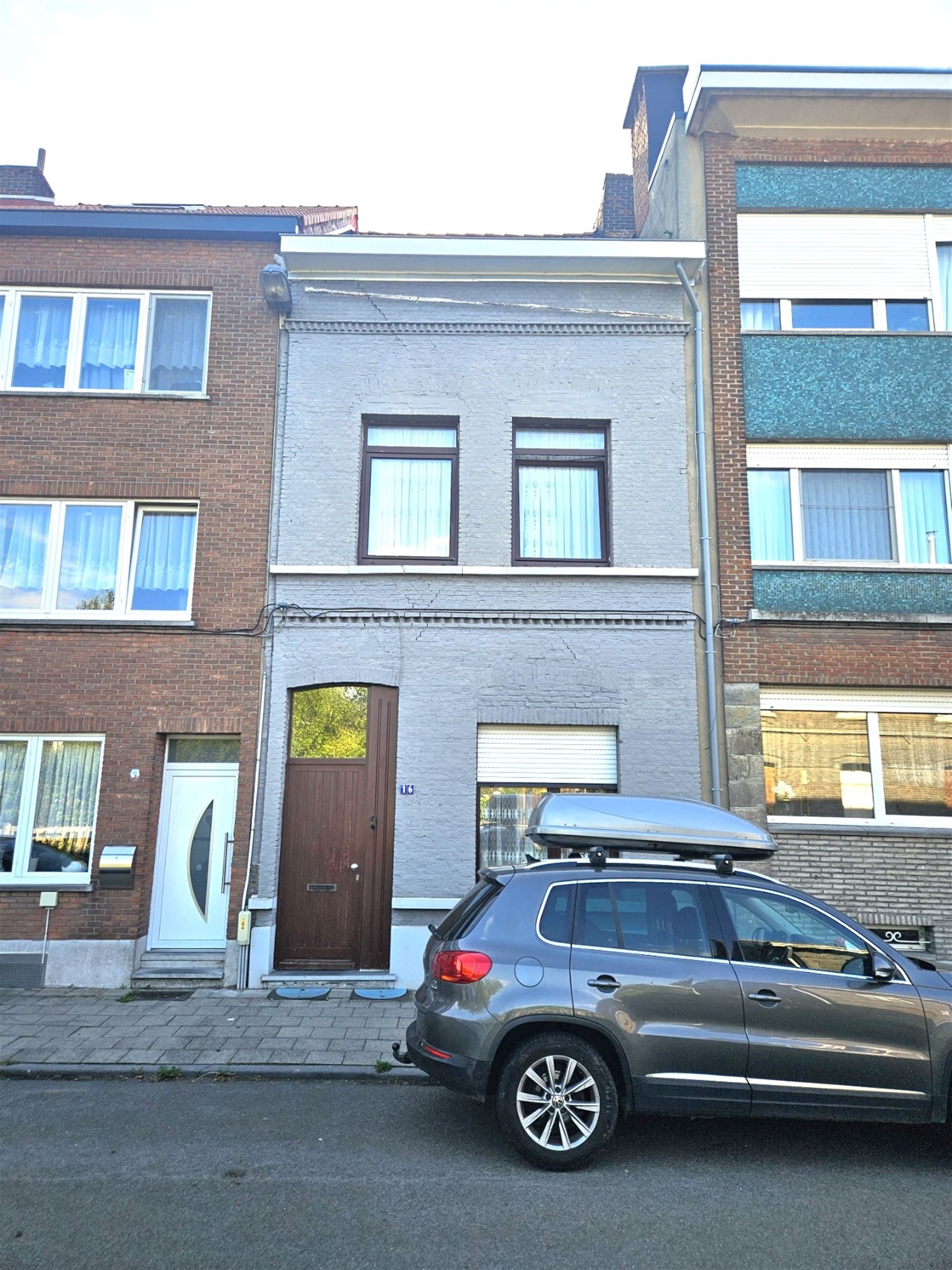 Gezinswoning met 5 slaapkamers en garage - foto 2