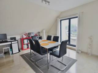 Idéalement situé à Jezus-Eik, spacieux et lumineux appartement de +/- 120m² au 2ème étage d'un bel immeuble construit en 2003. Proximité immédiate...
