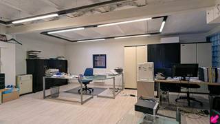 Eén van de eerste pakhuizen die in de omgeving van het Eilandje gerenoveerd werden. Mooie renovatie, met behoud van authentieke elementen, die...