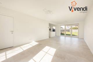 Halfopen nieuwbouwwoning (eerste bewoning) gelegen in een rustige en kindvriendelijke wijk aan de rand van het centrum van Ravels.De woning omvat een...
