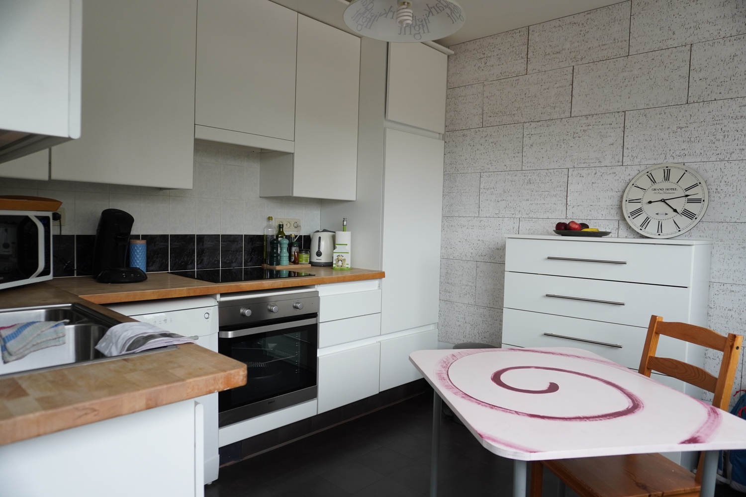 Ruim appartement met 3 slaapkamers, terras en garage op gunstige ligging in Beringen - foto 4
