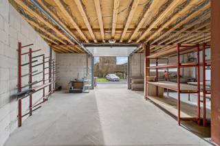 In de Zonnestraat in Ronse bieden wij dit interessante geheel aan bestaande uit een ruim magazijn op het gelijkvloers en een instapklaar...