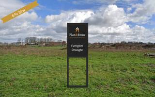 Ontdek de laatste bouwgronden in onze verkaveling in Evergem Droogte en realiseer een woning op maat van uw wensen en budget.<br />Beschikbare percelen:<br />Lot 9 – 555 m²<br />Lot 173 – 525 m²<br />Lot 174 – 480 m²<br />Lot 175 – 480 m²<br />Lot 176 – 480 m² – onder optie<br />Lot 177 – 480 m²<br />Uw woning, uw keuzes<br />Landelijk of modern? Sleutel-op-de-deur of ruwbouw wind- en waterdicht? Samen werken we een woning uit die bij u past. Onder de wettelijke voorwaarden kan het verlaagde btw-tarief van 6% bij afbraak en wederopbouw van toepassing zijn.<br />Benieuwd naar de mogelijkheden? Neem contact met ons op voor een vrijblijvend voorstel op maat, inclusief bouwgrond en woning.