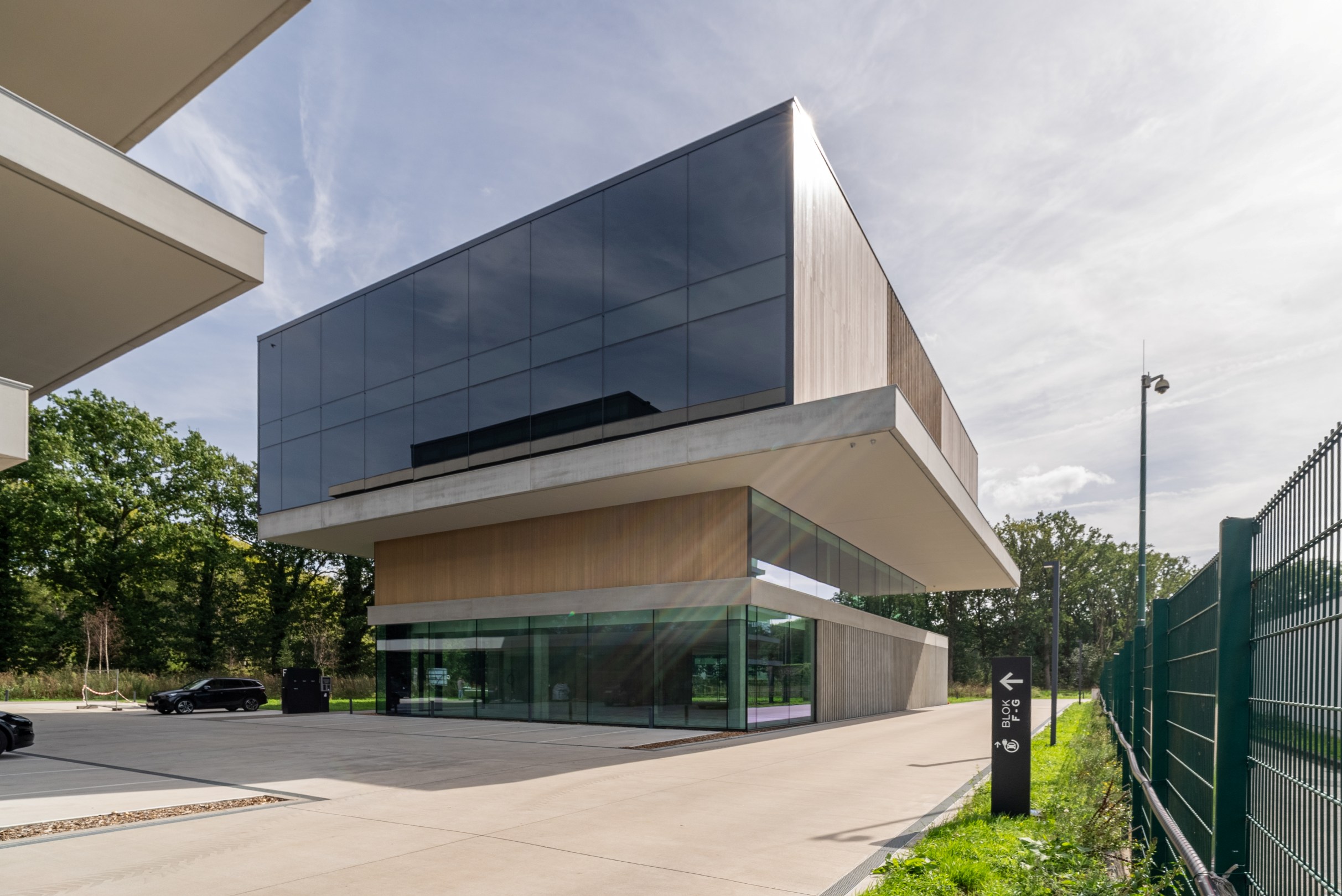 Commercial for rent in Oostkamp
