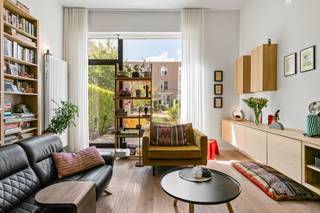 Eilandgevoel in de stad: welkom in de Piraeusstraat!Wonen op een toplocatie waar stad, water en gezelligheid elkaar ontmoeten, en dat in alle rust?...