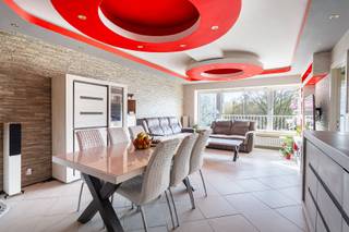 Merksem - Dit ruim en instapklaar appartement met twee slaapkamers en een terras is strategisch gelegen in Merksem, op wandelafstand van...