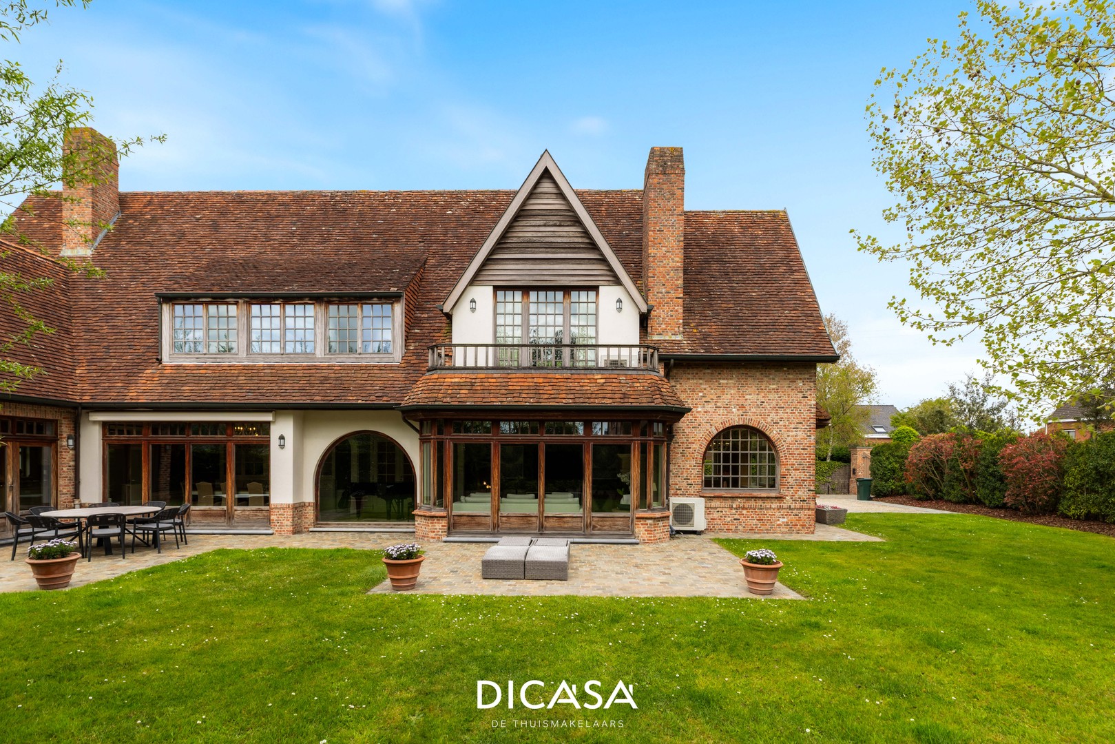 Exclusieve villa met tijdloze architectuur en een hoogwaardige afwerking - foto 2