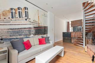 In de rustige en charmante Stoelstraat, een autoluwe straat midden in de oude stad, bevindt zich deze authentieke stadswoning met verrassend...