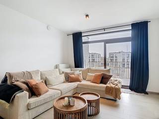 Dit instapklare appartement biedt een aangename woonervaring dankzij de ruime inkomhal, een lichtrijke woonkamer met open en volledig...