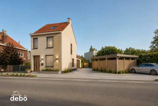<br /><strong>Vrijstaand wonen met ruimte om er helemaal uw thuis van te maken</strong><br />Op een mooi perceel van 545 m² vindt u deze alleenstaande woning met verrassend veel ruimte en tal van mogelijkheden.<br />Binnen geniet u van een lichtrijke leefruimte, 3 slaapkamers, een praktische kelder en een ruime zolder met vaste trap. Ook buiten is er aan comfort geen gebrek dankzij de oprit en carport, waardoor er voldoende parkeergelegenheid is.<br />De woning biedt een mooie basis voor wie graag een thuis volledig naar eigen smaak wil inrichten. Met wat vernieuwing en persoonlijke accenten kan hier een bijzonder gezellige woning ontstaan waar u jarenlang van kunt genieten.<br />Een fijne combinatie van ruimte, rust en potentieel, op een centrale ligging in Sint-Eloois-Winkel.<br /><strong>Nieuwsgierig naar wat deze woning allemaal te bieden heeft? Kom ze zelf ontdekken tijdens een bezoek. Bel 0495 53 48 65 voor een afspraak.</strong><br />