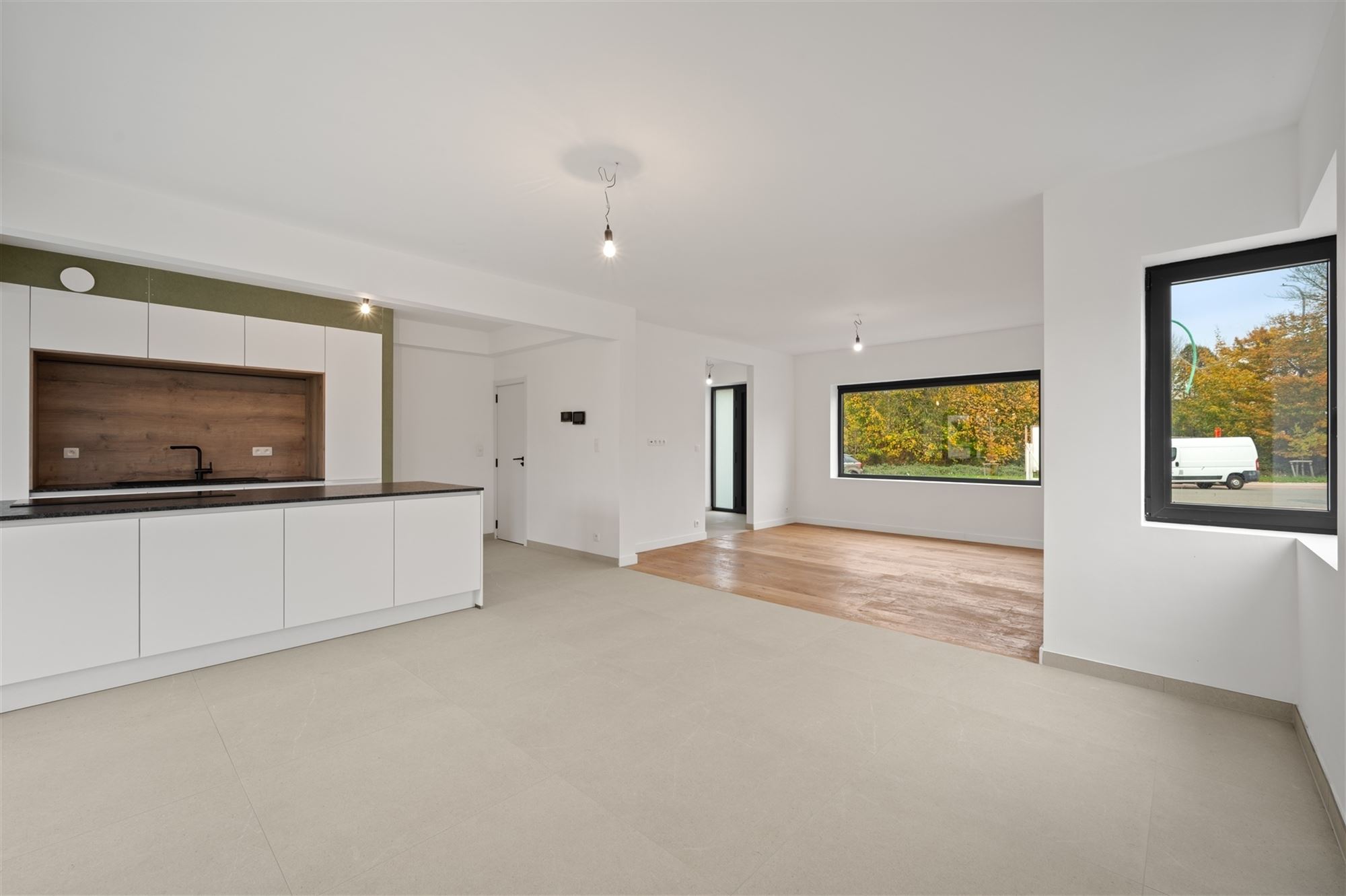 Maison rénovée avec 3 chambres, 2 garages et jardin - photo 5