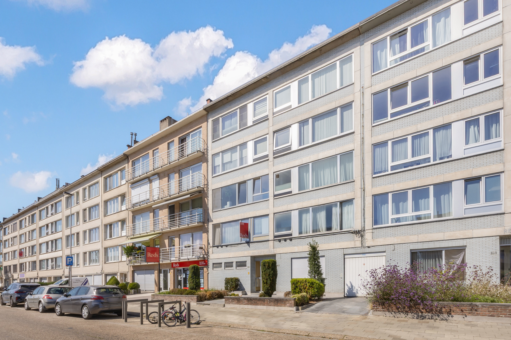 volledig gerenoveerd appartement met 2 slaapkamers en terras - foto 2