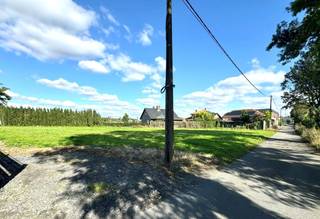 SUPERBLY LOCATED BUILDING PLOT of 747m2! For more info, IMMOBILIER BEGUIN: 0486 606 600.
