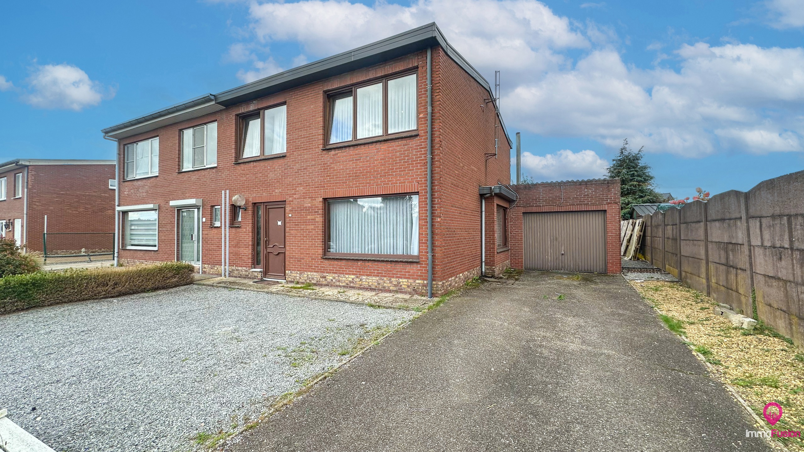 Te renoveren woning met potentieel te koop in Houthalen! - foto 2