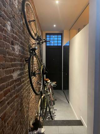 Vous pouvez demander une visite via notre site web : https://vicusvastgoed.be/nl/te-huur .Rendez-vous sur la page de l'immeuble concerné et cliquez...