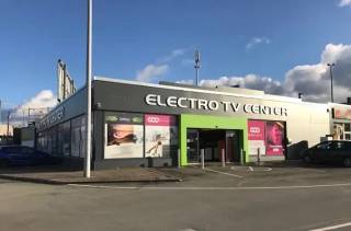 À louer : vaste surface commerciale de 700 m², anciennement occupée par Electro Center, idéalement située à Boncelles, Rue de Tilff 93.Bénéficiant...