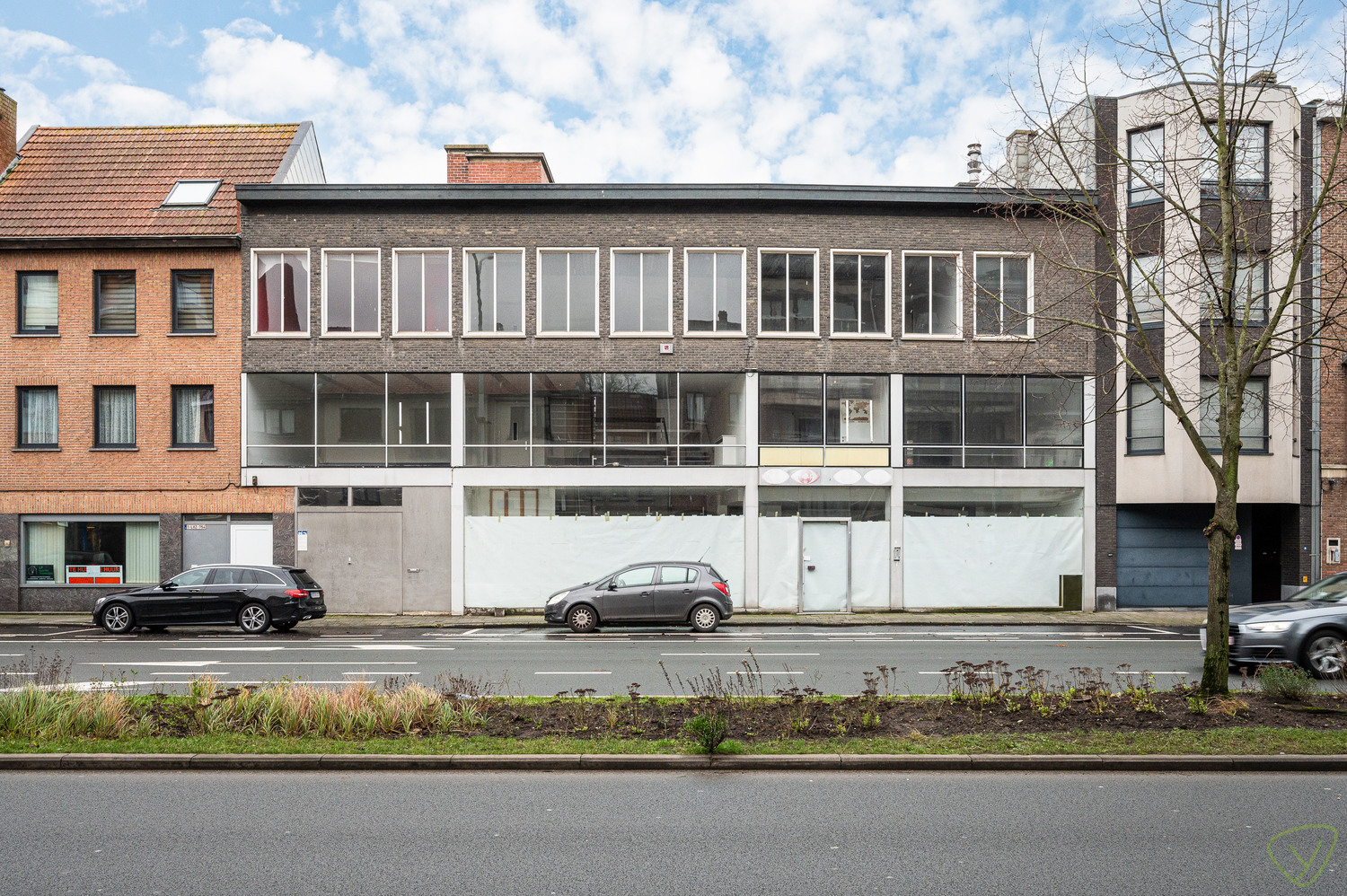 Vastgoedbelegging op een centrale en uitgelezen commerciële locatie! - foto 1