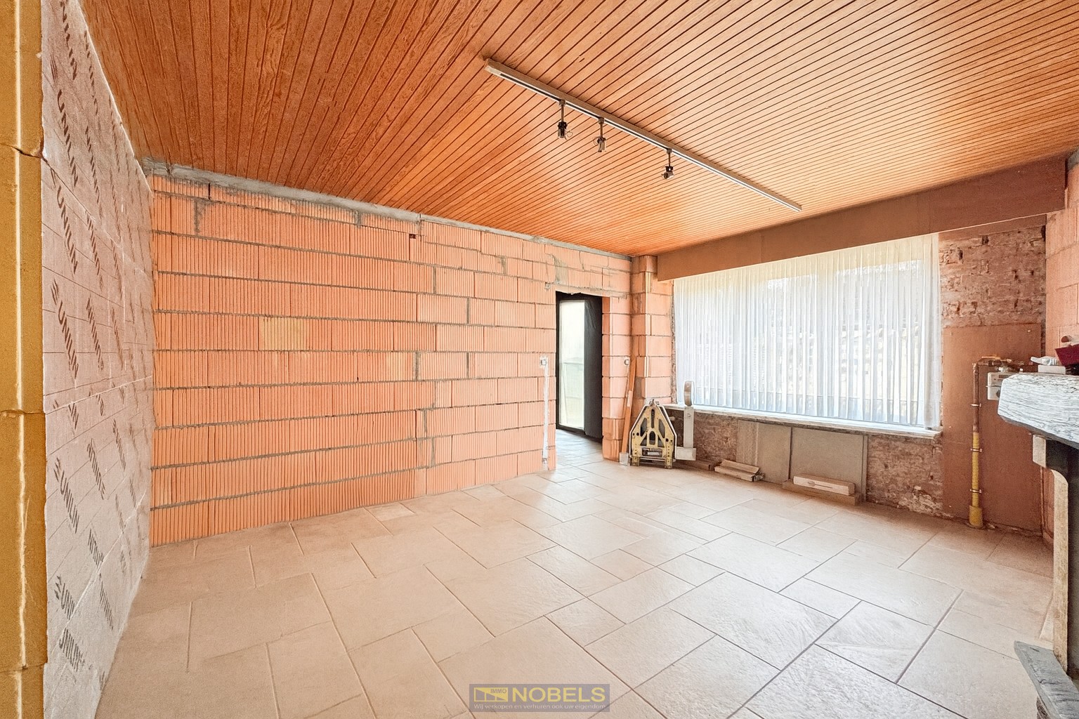 Te koop, Verder af te werken stadswoning met uitbreidingsmogelijkheden te Oudenaarde! - foto 2