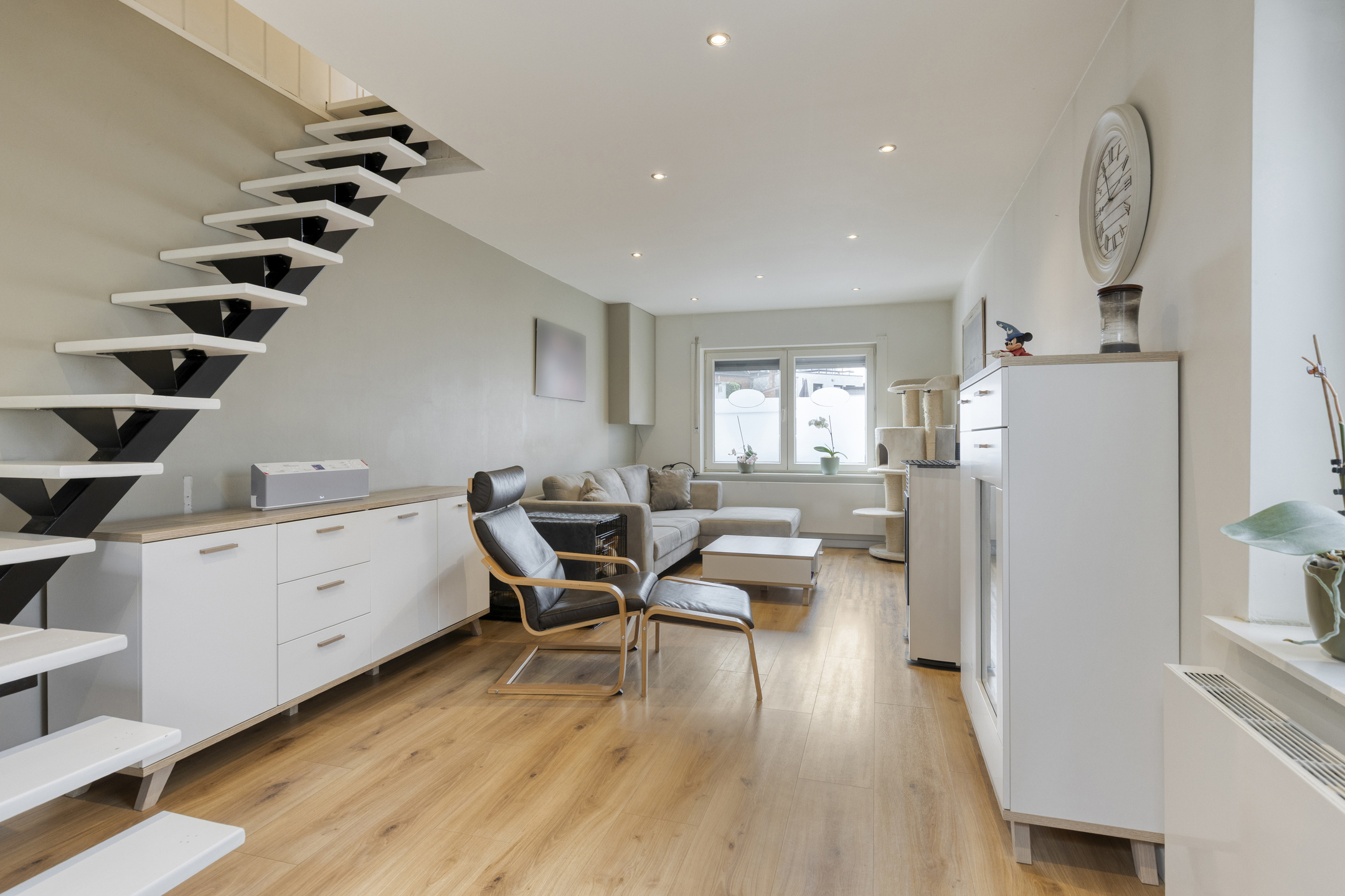 IN OPTIE. Instapklare woning met 2 slpk's en een ruime tuin. - foto 2