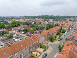 In een rustig gelegen straat nabij het centrum van Kapellen vinden we deze woning met 3 slaapkamers. Op het gelijkvloers vinden we een...