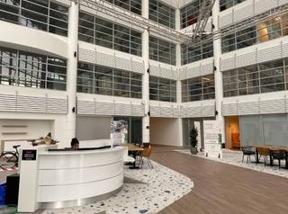 Door zijn uitstekende locatie geniet het gebouw Forest Networks van veel zichtbaarheid langs de RO rond Brussel. Het gebouw is indrukwekkend en...