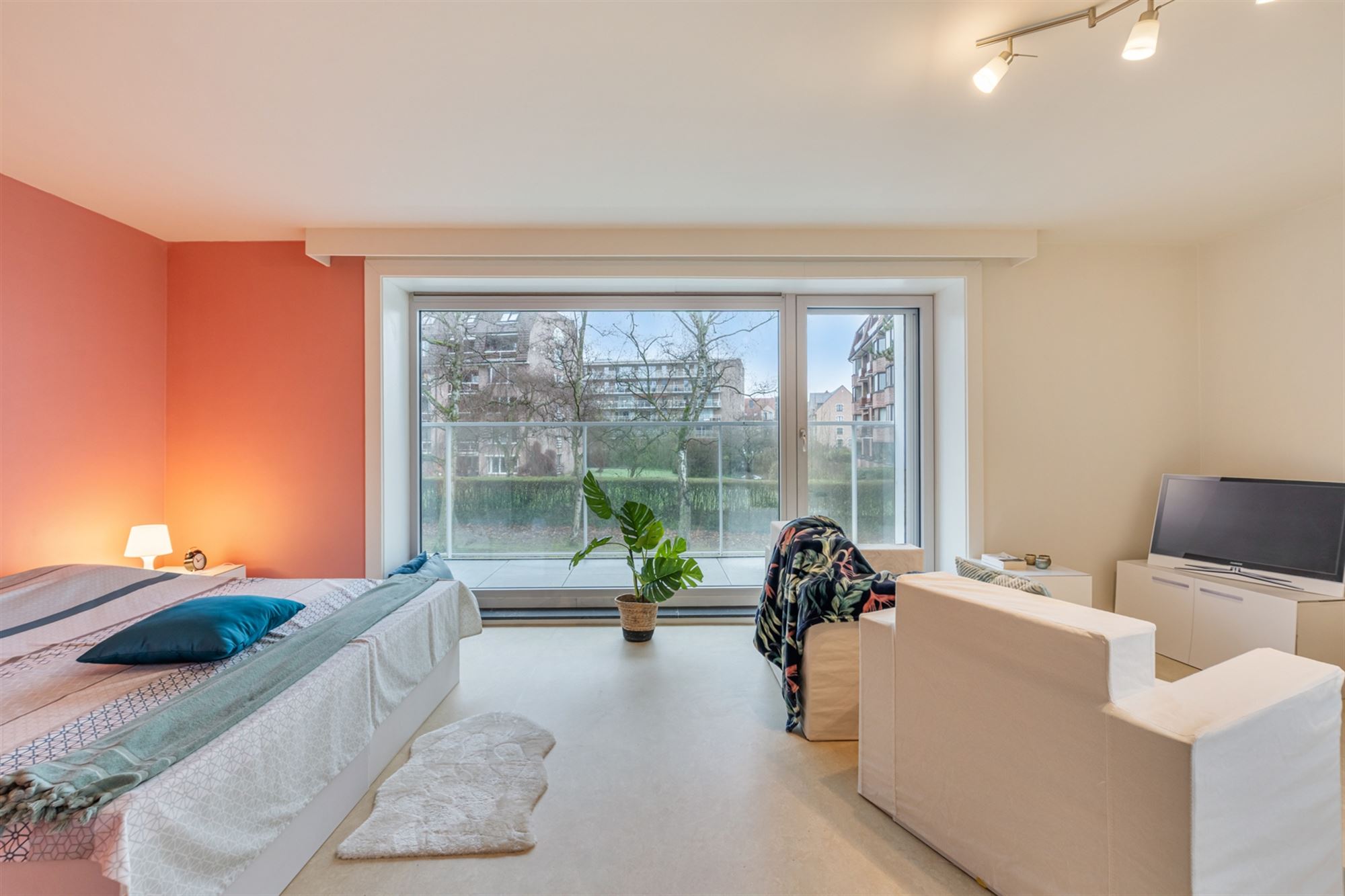 Vernieuwde studio met aangenaam terras - foto 3