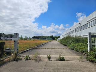 Bedrijfsgebouw bestaande uit een hoofdgebouw met productiehallen en kantoren op een terrein van 2,8 hectare.Dit voormalig staalverwerkingsbedrijf...