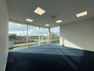 Recent en modern kantoorgebouw (2018) met een totale oppervlakte van 443,50 m² te huur op een toplocatie nabij de Knokkebaan (N44) en het op-...