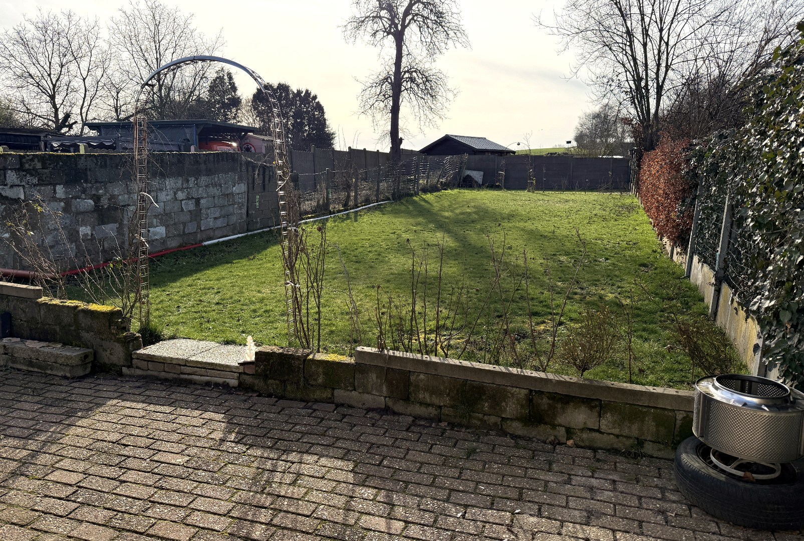 Dubbelwoonst met diepe tuin, rustig gelegen op 2km van de Grote Markt van Tongeren - foto 3