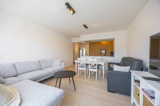  * Dit appartement is gelegen in de Adolf Buylstraat in hartje Oostende. * Vanop de 5e verdieping geniet je er van veel zon en licht! * Recent werd...