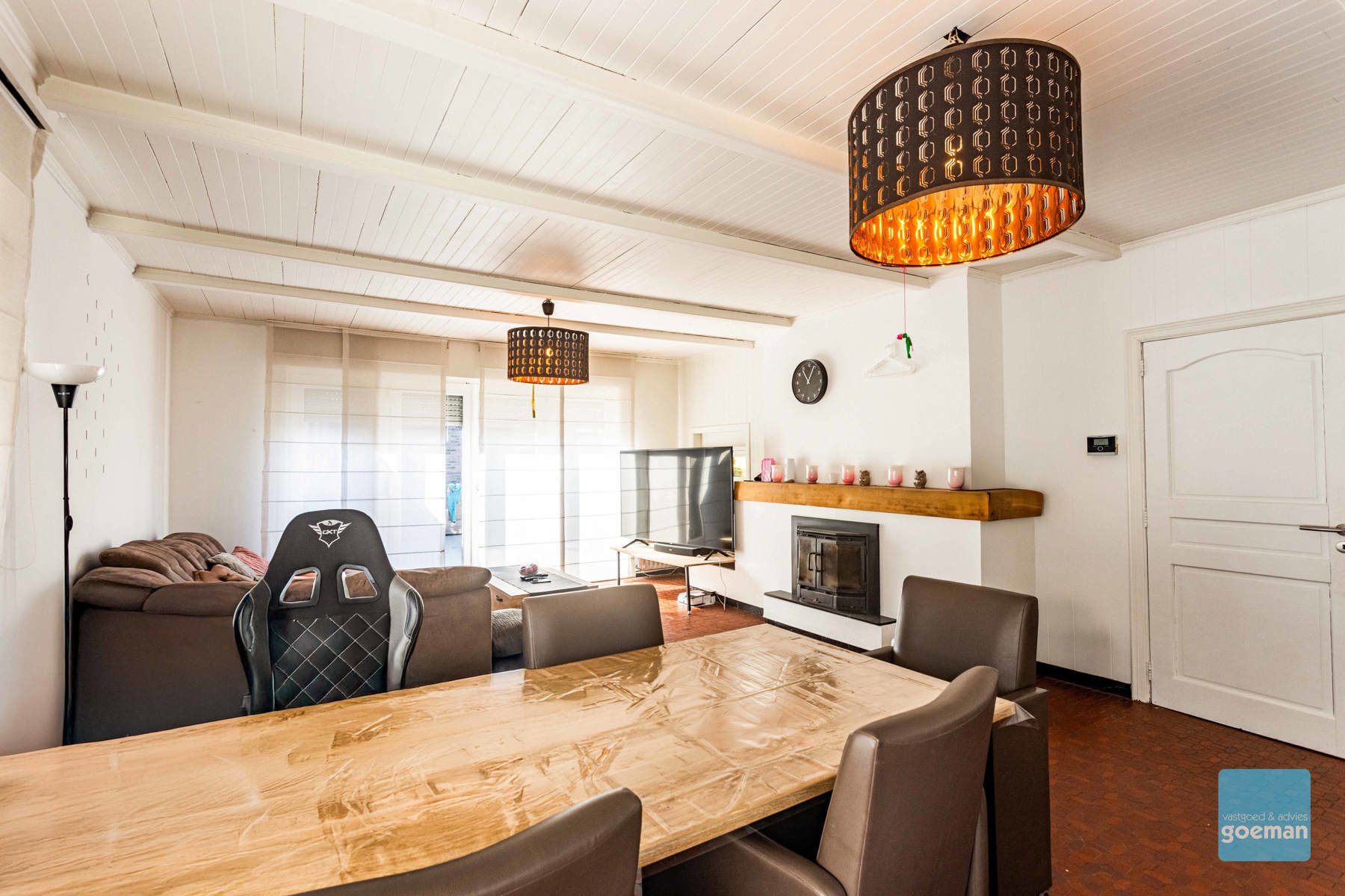 Degelijke open bebouwing met 3 slaapkamers, 2 garage en tuin. - foto 4