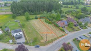 ERPE-MERE - Bouwgrond voor open of half-open bebouwingDeze bouwgrond is zeer goed gelegen nabij toegangswegen, winkels, scholen, E40 maar toch ook...