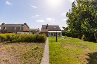 Contacteer Simon voor meer info of een bezoek via +32 498 12 37 08 of via Simon@vicusvastgoed.beRuime gezinswoning met 4 slaapkamersZonnige en goed...