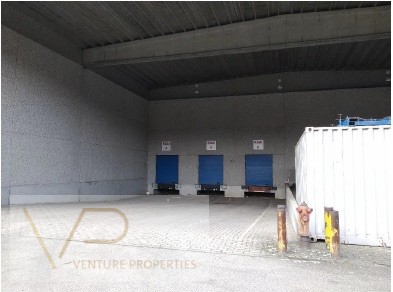 Magazijn met laadkade en kantoor te Kapellen op gunstige locatie van NL, de haven en A-12 - foto 3