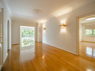 Ideaal gelegen in de wijk Prins van Oranje, verscholen in weelderig groen, biedt dit appartement een bruto vloeroppervlakte van circa 291 m²...