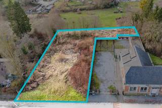 Implanté rue Les Trous à 4260 Braives, ce terrain offre une superficie totale de 16 ares, idéal pour la réalisation de votre projet de...