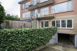 autostaanplaats te koop in klein gebouw