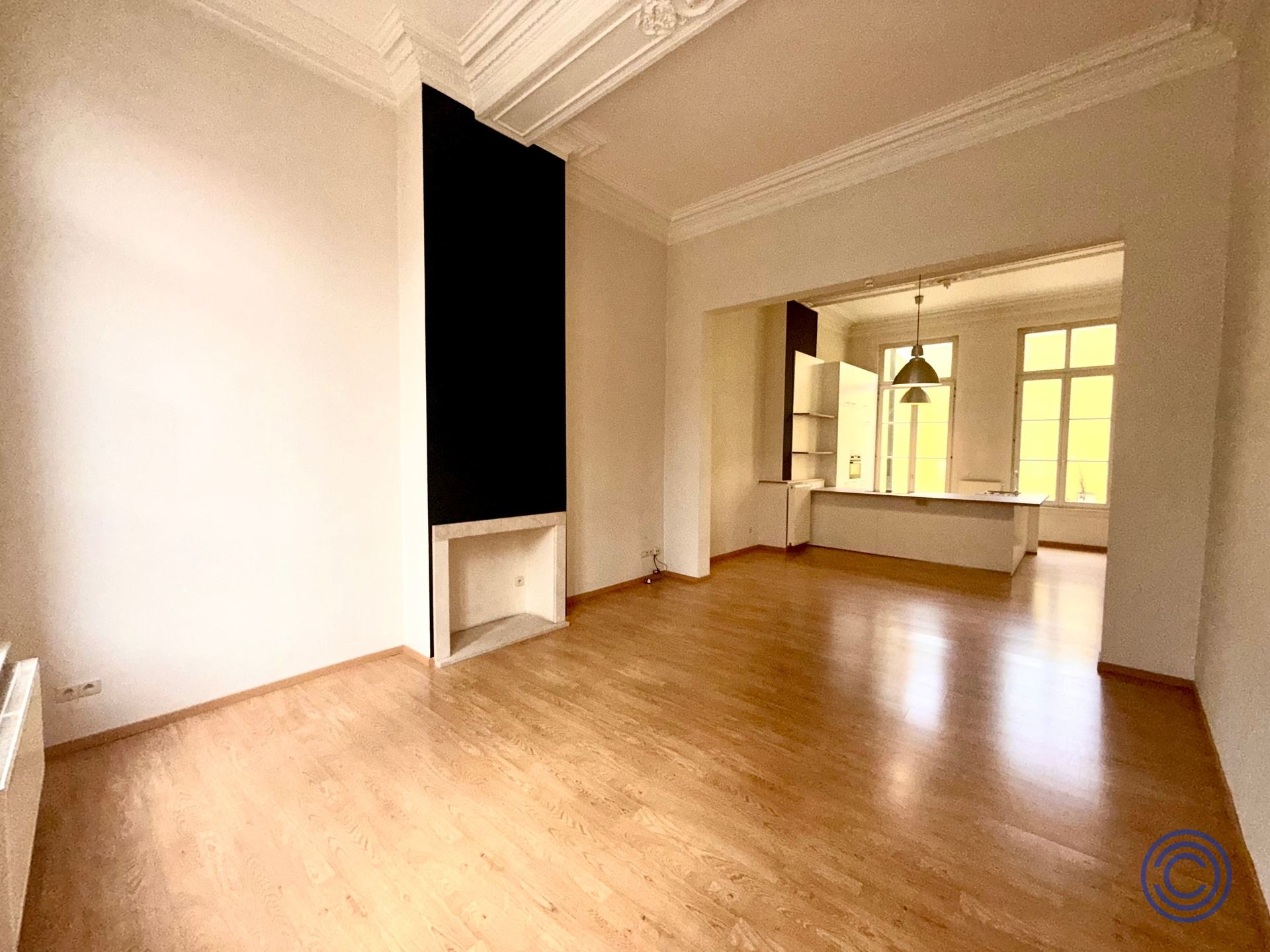 Prachtig gelijksvloers duplex appartement met koer! - foto 3