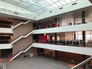 Lichtrijke kantoorruimte van 740 m² met een magnifieke zicht op Atomium en de Brusselse Ring en de A12, aan het knooppunt A12/R0. De zeer...