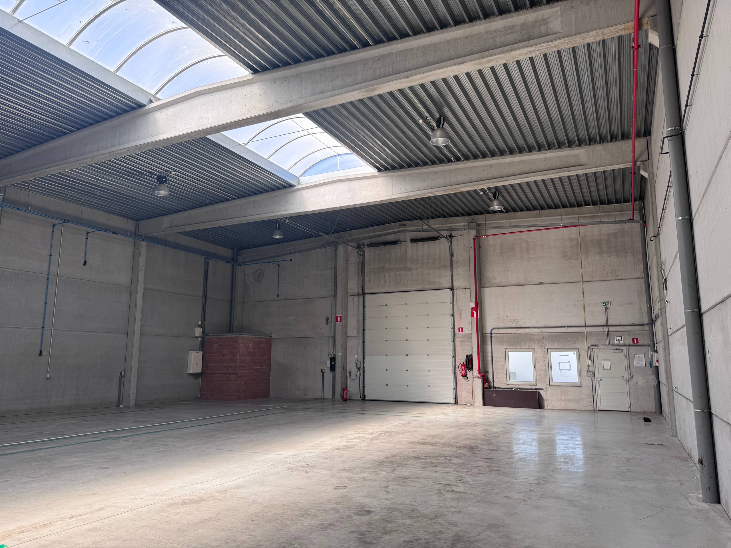 Magazijnruimte van 755 m² op absolute toplocatie vlakbij E17 - photo 3