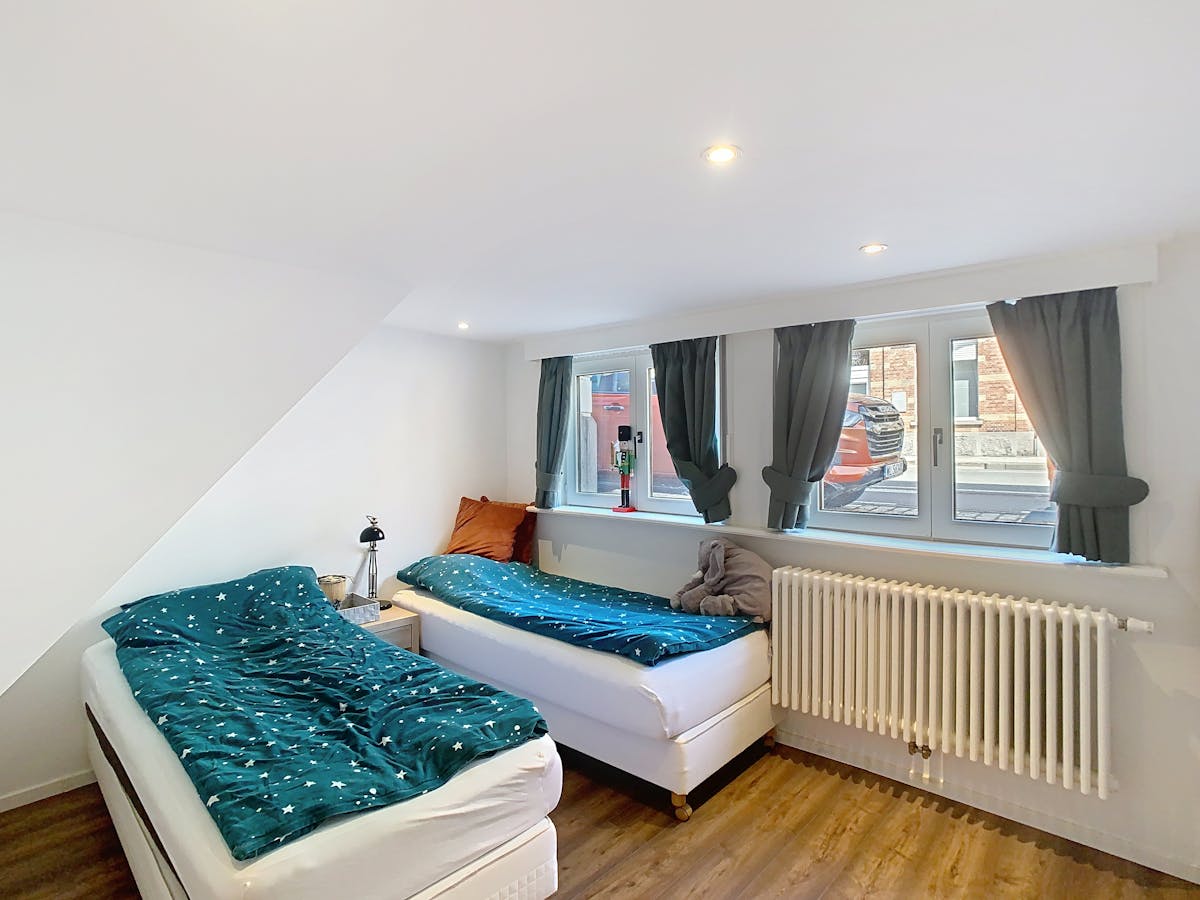 Unique duplex apartment for rent in Sint-Andries - photo 5