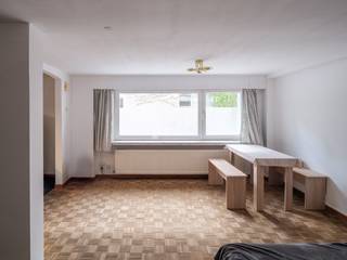 Het appartement betreft een verjaard bouwmisdrijf. Wel is er de bevestiging dat het appartement verder kan verhuurd of bewoond worden.<br /><br />In de onmiddellijke nabijheid van het groene Citadelpark, ligt dit charmante gelijkvloers appartement dat zich perfect leent als woonst of als investering. De ligging is ronduit strategisch: op wandelafstand van het station Gent-Sint-Pieters, nabij belangrijke invalswegen en met de bruisende binnenstad slechts enkele minuten verwijderd.<br /><br />Het appartement beschikt over een praktische indeling met een leefruimte die harmonieus aansluit op de keuken. De slaapkamer biedt een rustige plek om te onthaasten. Dankzij de gelijkvloerse ligging met aparte ingang geniet u van een vlotte toegankelijkheid en een connectie met de stedelijke omgeving.<br /><br />Dit appartement is niet enkel interessant voor eigen bewoning, maar vormt bovenal een uitstekende investeringskans. De combinatie van de gegeerde ligging, de compacte indeling en de nabijheid van zowel studentenfaciliteiten als culturele trekpleisters maakt dat dit pand een stabiel en aantrekkelijk rendement kan opleveren. Momenteel is het appartement verhuurd aan 775 euro.