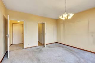 Pour plus d’informations ou une visite, appelez le 02/884.23.23 – Découvrez cet appartement à rénover d'une chambre, situé dans le quartier...