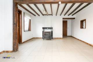 Te renoveren hoevewoning op toplocatie in Opwijk!Op een strategische ligging in Opwijk, vlakbij grote invalswegen, openbaar vervoer en alle...