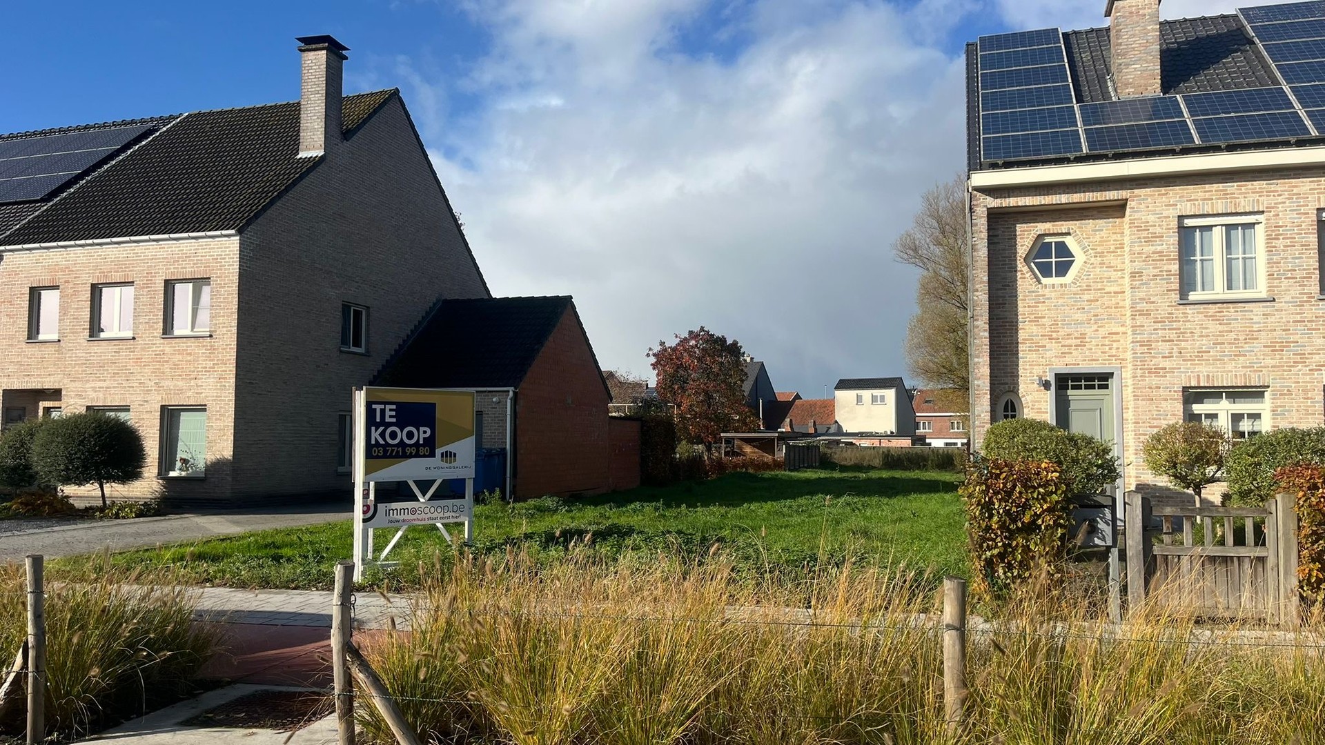 Uitstekend gelegen stuk bouwgrond voor een half open bebouwing! - foto 1