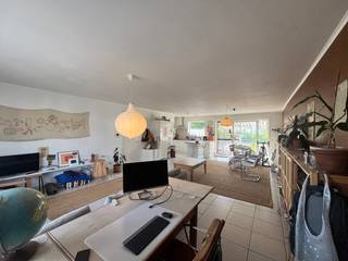 Appartement in het centrum van De Pinte met tuin en zonnig terras! Op de Baron de Gieylaan vinden we dit appartement met 2 slaapkamers terug...