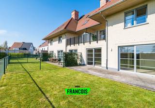 Dit prachtig appartement is gelegen op een toplocatie te Merelbeke. Het geniet zowel van een snelle verbinding met centrum Gent als met de...