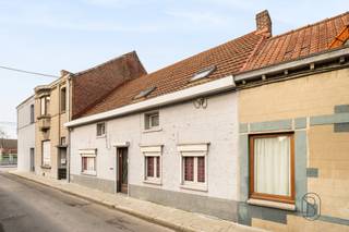 Te koop: woning met potentieel en tuin op centrale ligging in KainIn het geliefde dorp Kain, op wandelafstand van alle voorzieningen, bevindt zich...