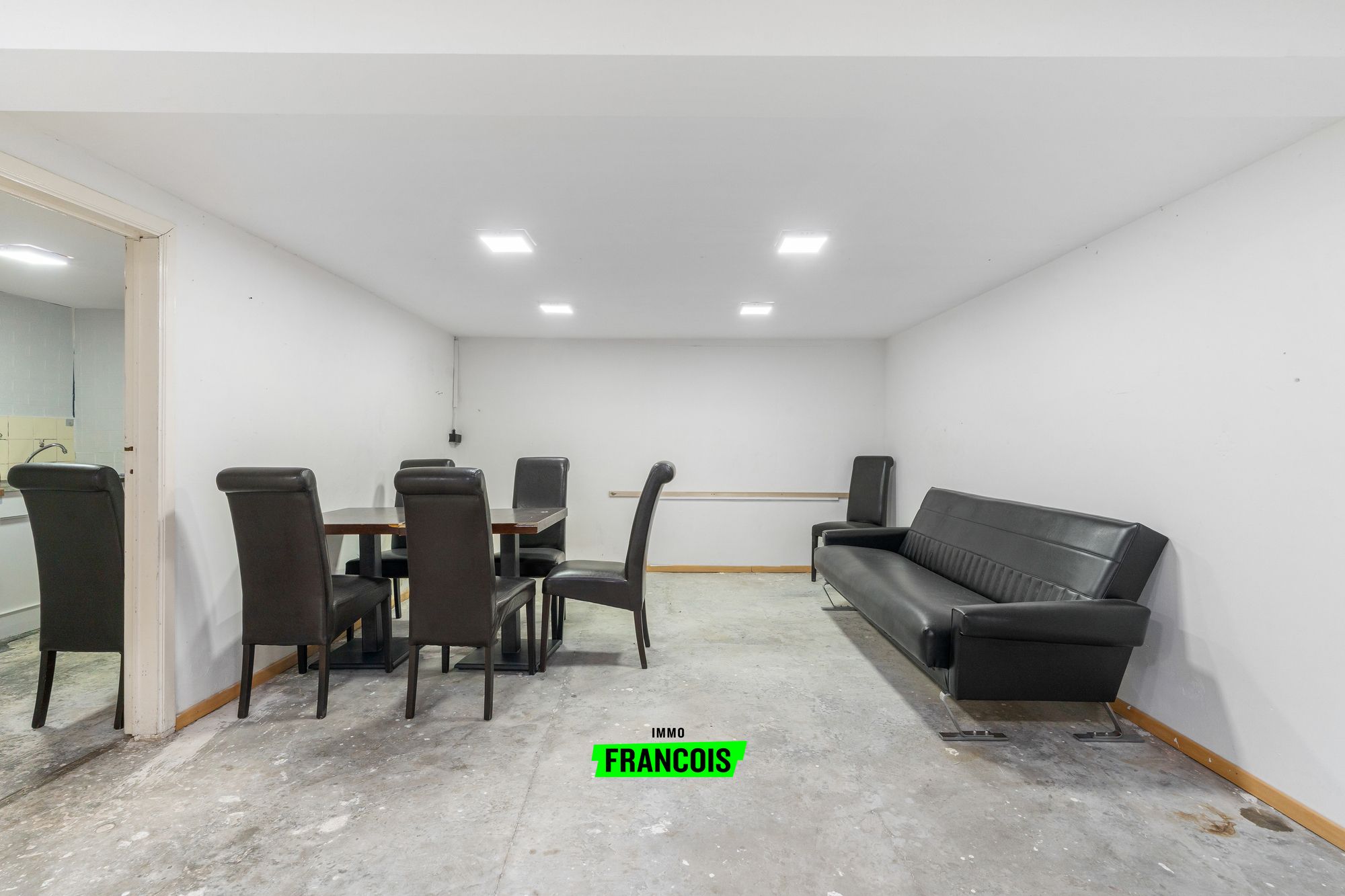 Centraal gelegen handelsruimte op de Zeedijk in Blankenberge - foto 5